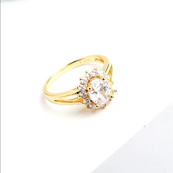 18 Carat Gold Plated Simulated Diamond Ring - Picture 2 of 8